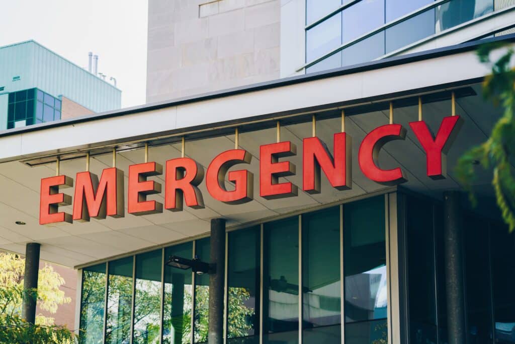 emergency-hospital-sign